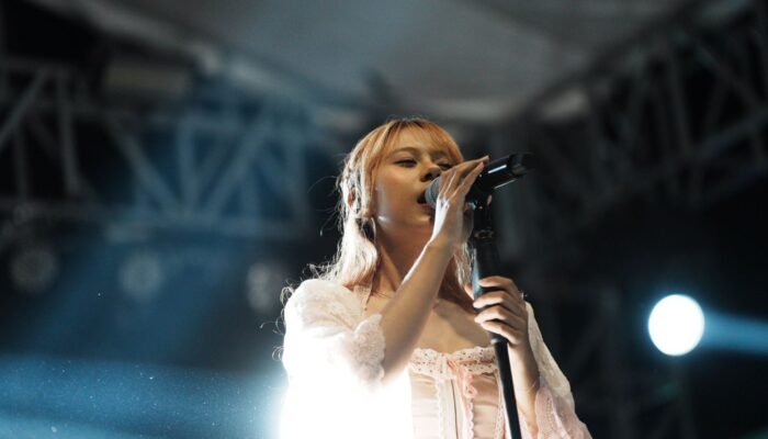 Nazin Amizah Hipnotis Ribuan Pengunjung di Hari Pertama Market East 2024, Dengan Suara Merdunya