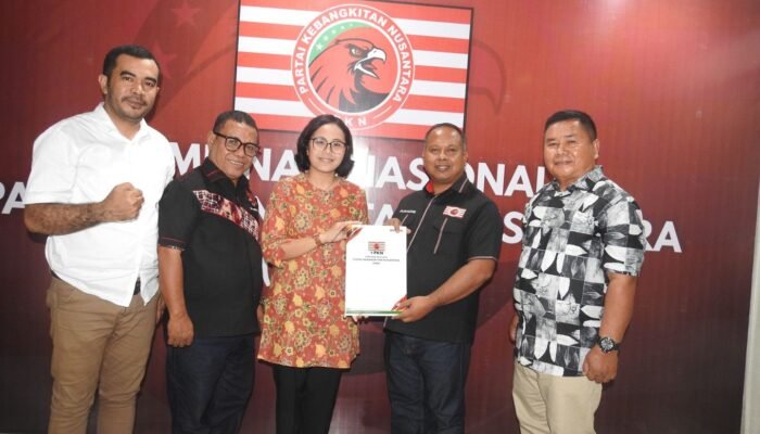 Tampil Mengambil Rekom PKN Menggunakan Batik Pemberian Warga, Sasha Semoga ini menjadi Simbol Perjuangan