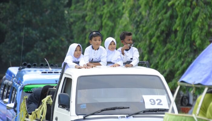 Sambut STQH 2025, Ratusan Peserta Ikuti Pawai Ta’aruf di Tidore