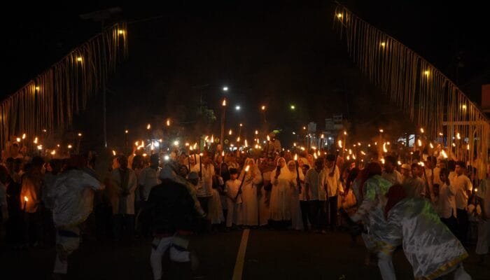Pawai Obor Sambut Ramadhan 1446 H di Tomagoba