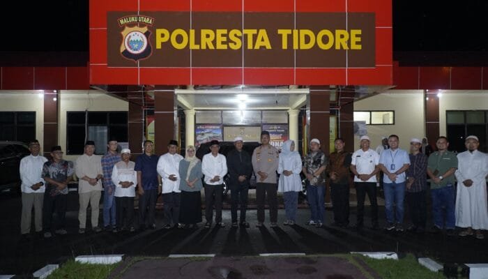 Jalin Silaturahmi, Wali Kota dan Wakil Wali Kota Tidore Hadiri Buka Puasa Bersama di Polresta Tidore