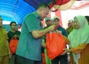 Wali Kota Tidore Salurkan Bantuan Pangan Gratis di Kecamatan Oba Utara