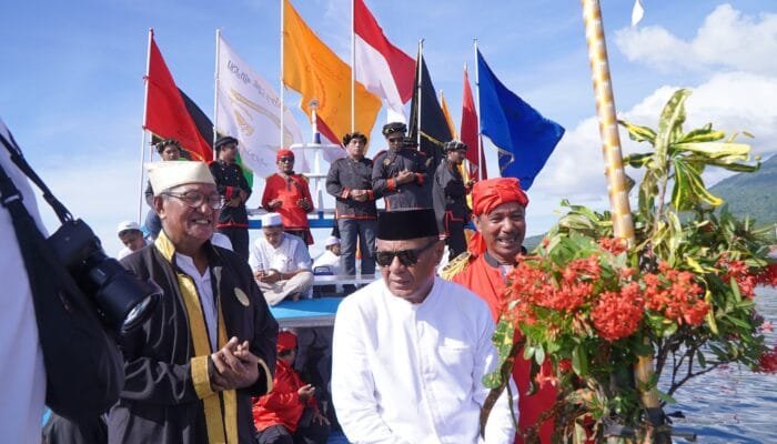 Wali Kota dan Wakil Wali Kota Tidore Ikuti Ritual Adat Lufu Kie, Rangkaian Hari Jadi Tidore ke-917