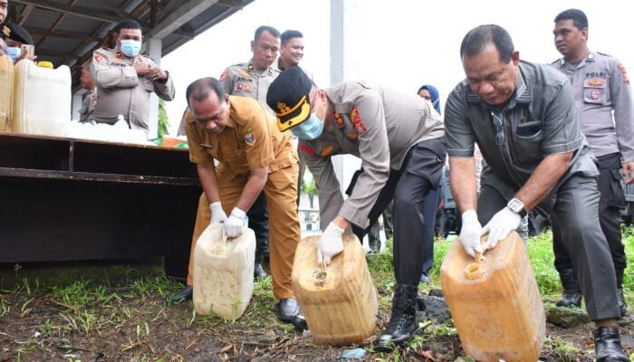 Polresta Tidore Musnahkan Barang Bukti Miras Hasil Operasi Pekat
