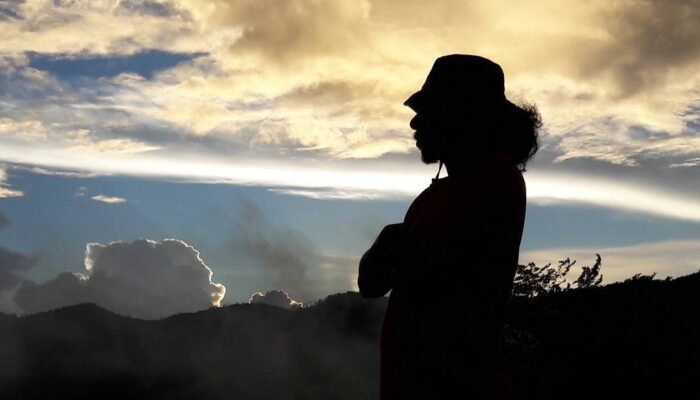 Membaca Tulisan Asghar Saleh dan Muhammad Tabrani Mutalib; Dalam Kaca Mata Derrida