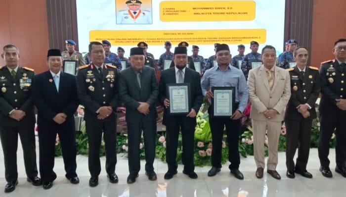 Wali Kota Tidore Terima Penghargaan dari Polda Malut Atas Dukungan Fasilitas untuk Kepolisian