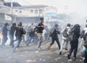 Chaos Demo di Gedung DPRD Ternate, Beberapa Mahasiswa Pingsan 1 Patah Kaki