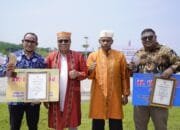 Hadiri Peringatan HUT ke 26 Provinsi Malut, Pemkot Tidore Terima Hadiah Lomba Desa- Kelurahan