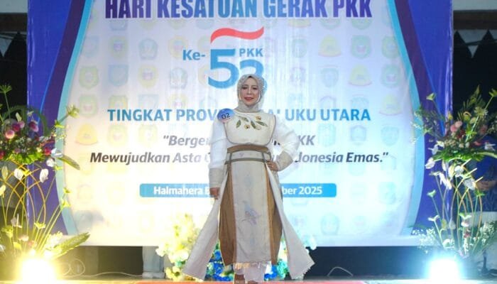 Pesona Wastra Tidore di Panggung HKG ke-53: Ketua PKK Tidore Tampil Anggun dengan Tenun Puta Dino Khayangan