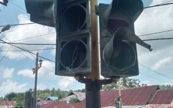 Kondisi Lampu Merah di Kota Sanana yang sekian lama tak aktif. Foto/Istimewah
