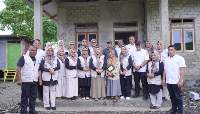 TP PKK Tidore dan Dinas Perkim Serahkan Kunci Perbaikan 8 Rumah RTLH
