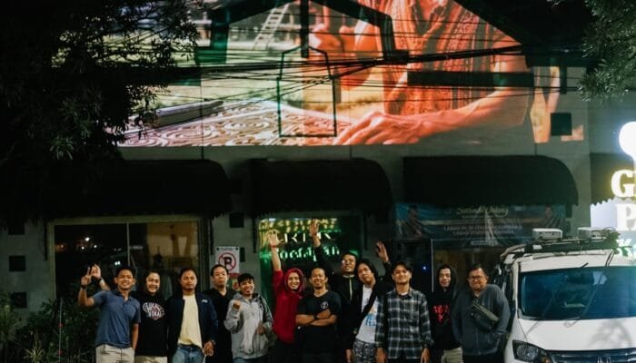 Jejaring Ekraf Malang Gelar Instalasi Cahaya di Eks Toko Roti “Delicious”