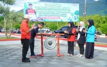 Wawali Ahmad Laiman Luncurkan Program Zero Sampah Plastik di Pantai Tugulufa
