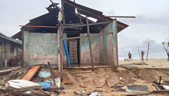 Lebaran di Tengah Luka: Dari Kisah Hasan dan Husein hingga Pengungsi Banjir Waisakai