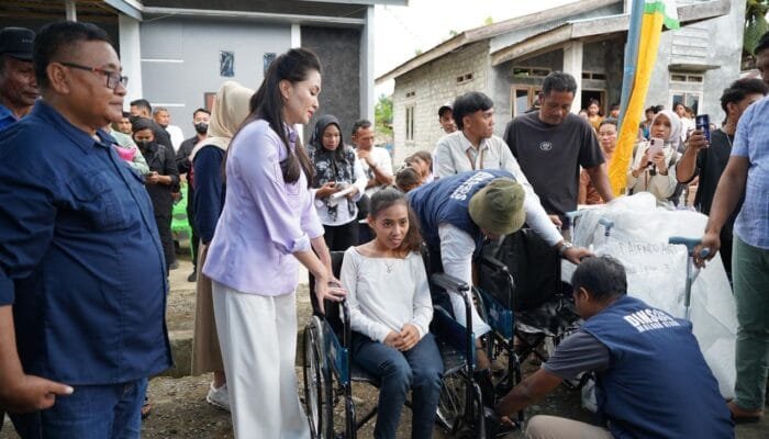Rumah Tak Layak Huni Direhab, Erwin Senangua Tak Kuasa Tahan Haru: Terima Kasih Ibu Gubernur Sherly