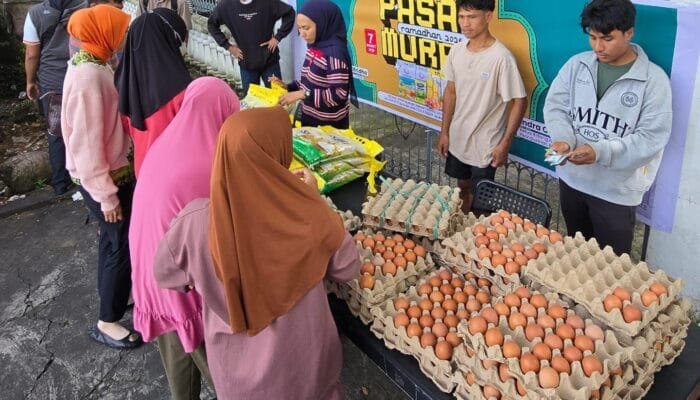 Ramadhan Berkah, HIPMI Ternate Sukses Gelar Pasar Murah dan Bagi Takjil untuk Warga