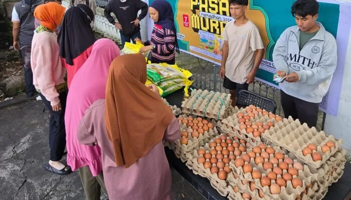 Ramadhan Berkah, HIPMI Ternate Sukses Gelar Pasar Murah dan Bagi Takjil untuk Warga