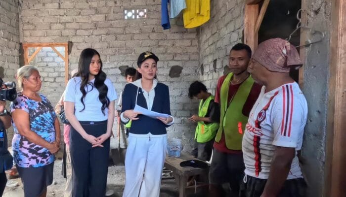 Tinjau RTLH di Maliaro Bagi THR, Gubernur Sherly Targetkan Tahun 2026 Naik 1.200 Unit