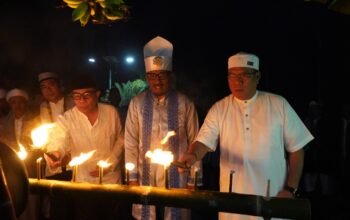 Wawali dan Sultan Tidore Nyalakan Obor di Kedaton; Sambut Lailatul Qadar 1447 H