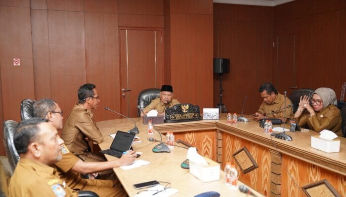 Pimpin Rapat Satgas MBLB, Wagub Sarbin Instruksikan Pengetatan dan Akurasi Data