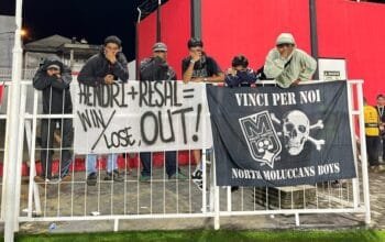 Enam Kekalahan Beruntun, Suporter Murka: Desakan Ganti Pelatih Menggema di Kandang Malut United