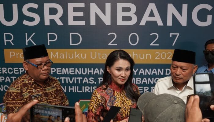 Gubernur Sherly: Jangan Biarkan Rakyat Terjebak Kemiskinan Karena Jalan Putus