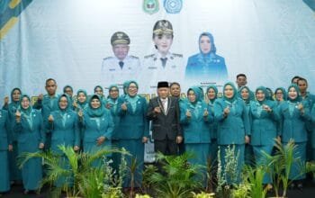Wagub Malut Lantik Pengurus TP PKK 2025-2030, Tekankan Peran Strategis Keluarga