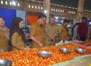 Sekda Tidore Sidak Pasar Jelang Idul Adha, Pastikan Harga dan Pasokan Bahan Pokok Stabil