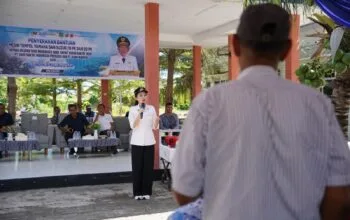 Gubernur Sherly Serahkan Bantuan Mesin Kapal, Perkuat Akses KUR dan Perlindungan Nelayan