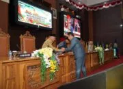 Wagub Malut Terima Risalah Hasil Reses 45 Anggota DPRD untuk Penyusunan RKPD dan APBD
