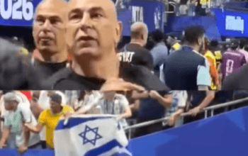 Pelatih Mesir Ludahi Suporter Argentina yang Kibarkan Bendera Israel