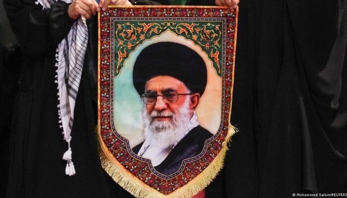 Bukan Kebetulan? Iran Pilihkan Ayat Badar untuk Delegasi Saudi di Pemakaman Khamenei