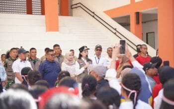 Gubernur Sherly Tanamkan Semangat Kemerdekaan Pada Siswa SR Terintegrasi 3