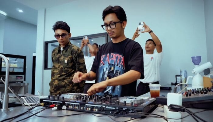 Culture Party Coffee Shop “Marsroom”, Gaya Baru Budaya Nongkrong di Ternate