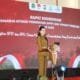 Gubernur Maluku Utara Sherly Tjoanda saat membuka Rapat Koordinasi APIP dan APH 2026 di Bela Hotel, Ternate, Selasa (18/8/2026), yang ditandai dengan pemukulan gong.