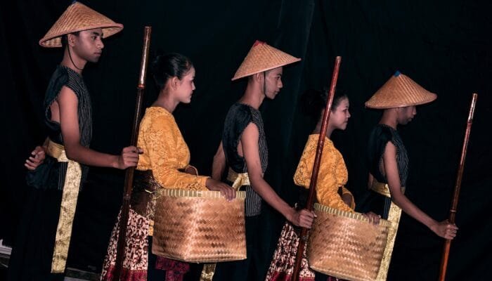 Sanggar Folakatu Art Pentaskan “Kole Namo Baikole” Sayap Cahaya di Atas Negeri Rempah