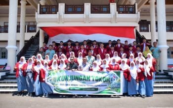 Wawali Tidore Ahmad Laiman Berbagi Inspiratif Dengan SMA Negeri 1 Tidore Dalam Program “Kunjungan Tokoh”