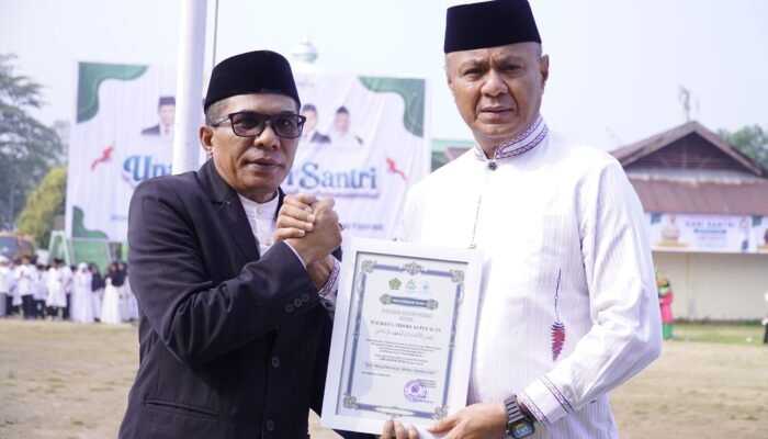 Hari Santri Nasional 2026, Wali Kota Tidore Terima Penghargaan atas Kepedulian terhadap Pesantren