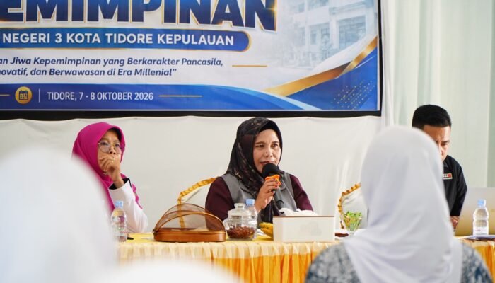 Ketua TP PKK Tidore Beri Materi Kepemimpinan pada LDK OSIS SMA Negeri 3