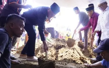Wali Kota Tidore Lepas Jenazah Achmad Mahifa, Kenang Pengabdiannya bagi Daerah